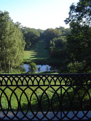 pohled z terasy paláce do parku
